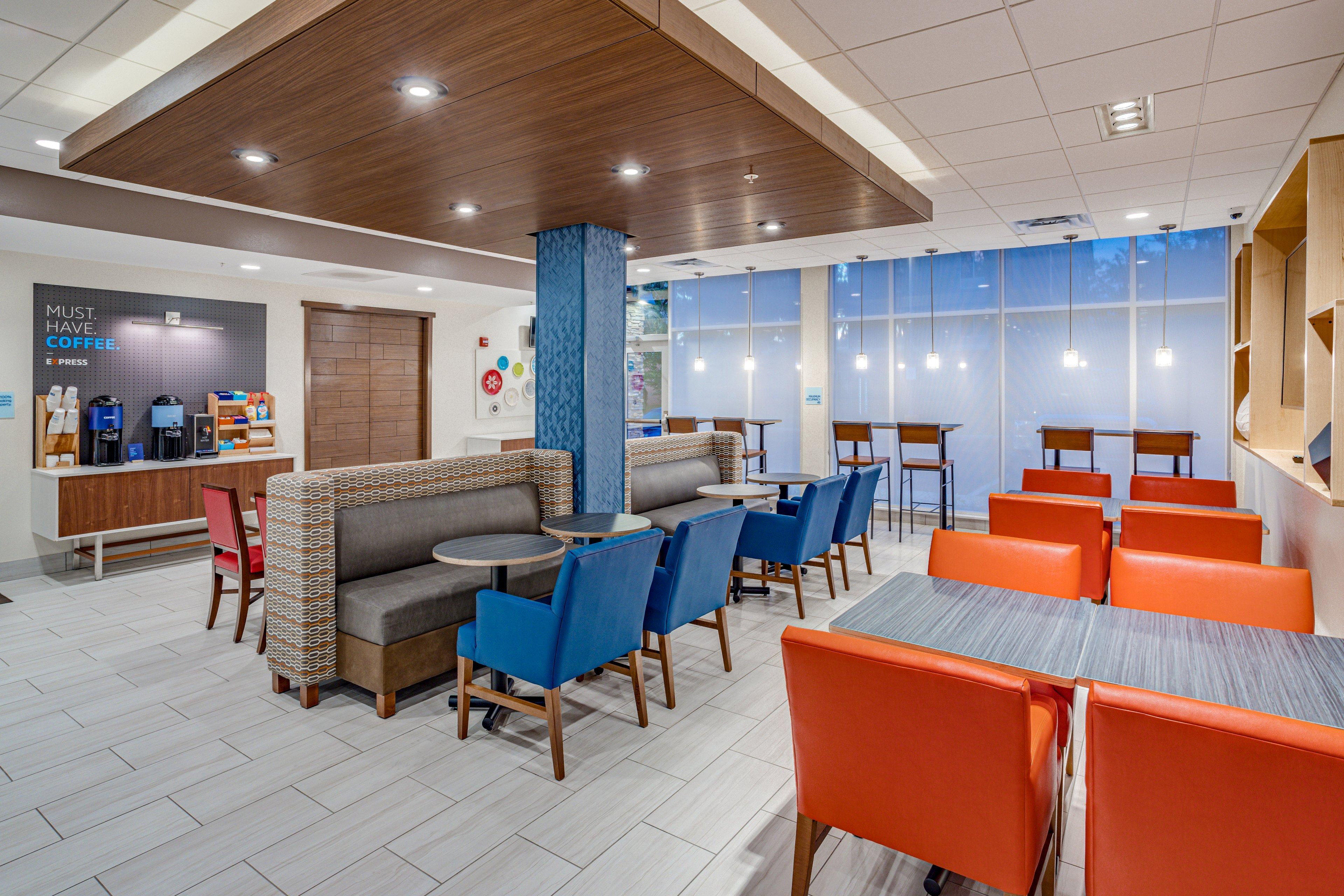 Holiday Inn Express & Suites - Elkhart North By Ihg Exterior foto