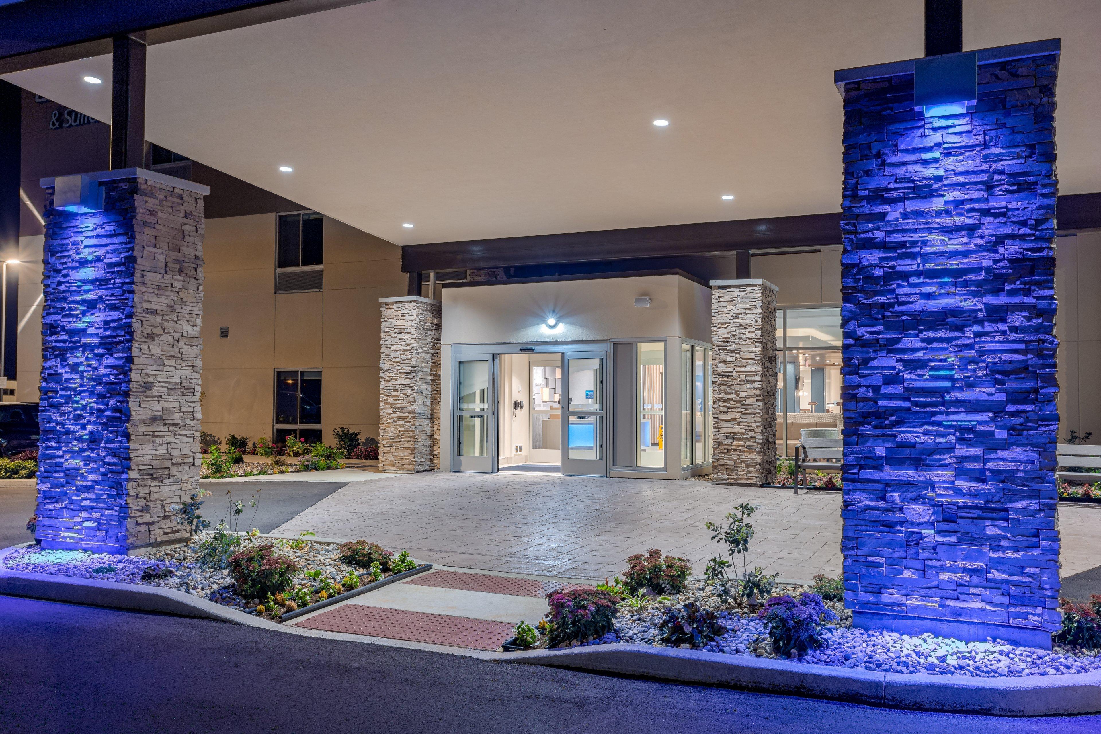 Holiday Inn Express & Suites - Elkhart North By Ihg Exterior foto