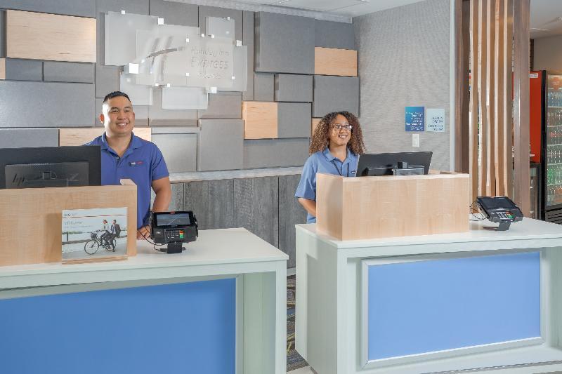 Holiday Inn Express & Suites - Elkhart North By Ihg Exterior foto